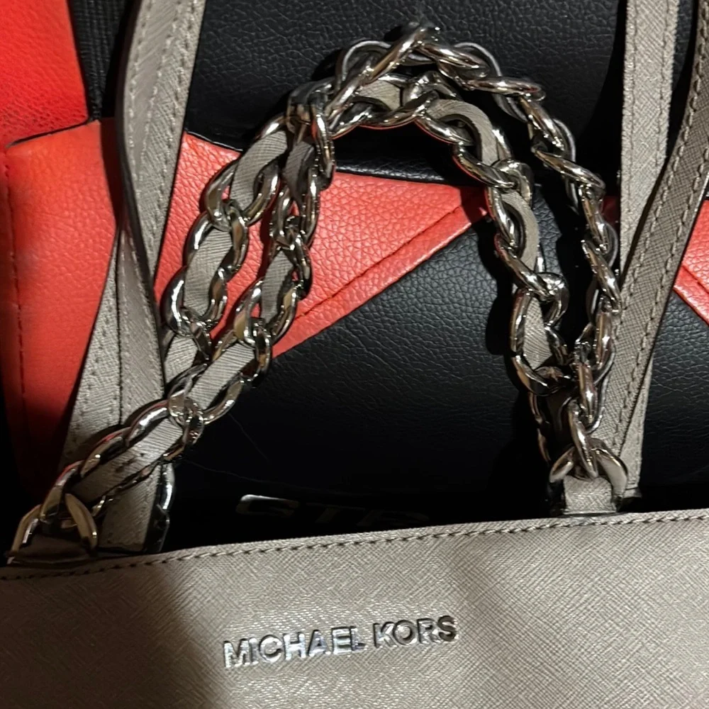 Michael Kors Cream Tote with Elegant Chain Accents